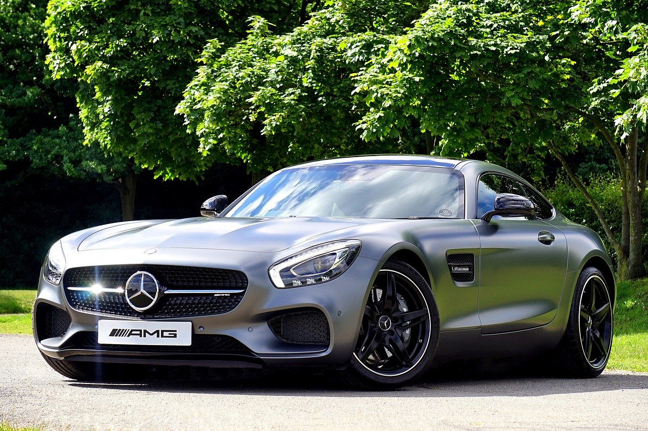 Quelle voiture choisir: Volkswagen ou Mercedes?